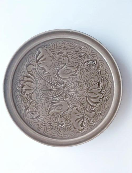 比较宋代瓷器与现代瓷器