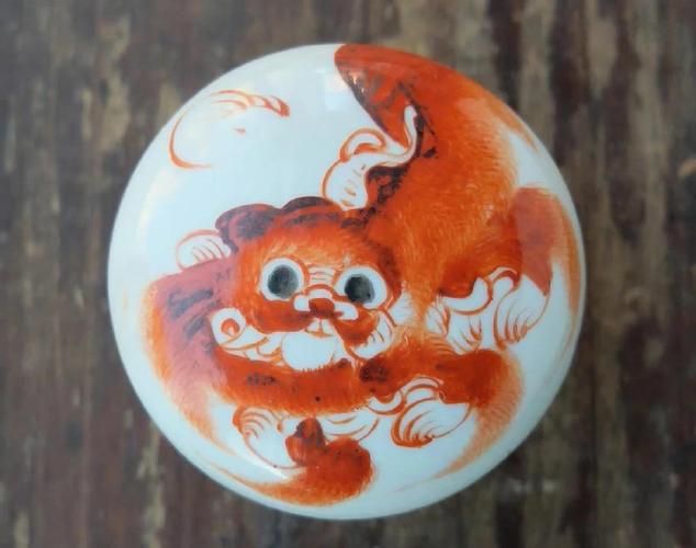 民国瓷器名家红狮子瓷器