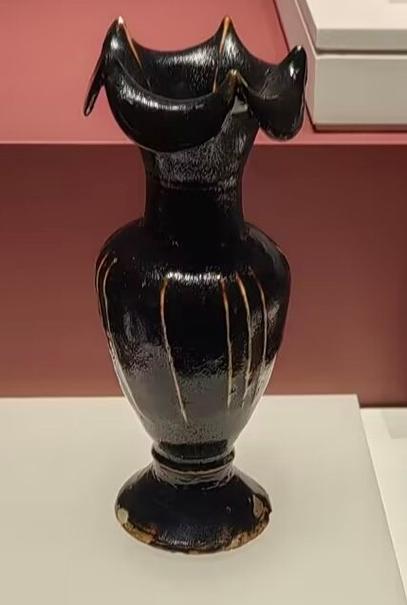 黑瓷器白瓷器花瓷器区别