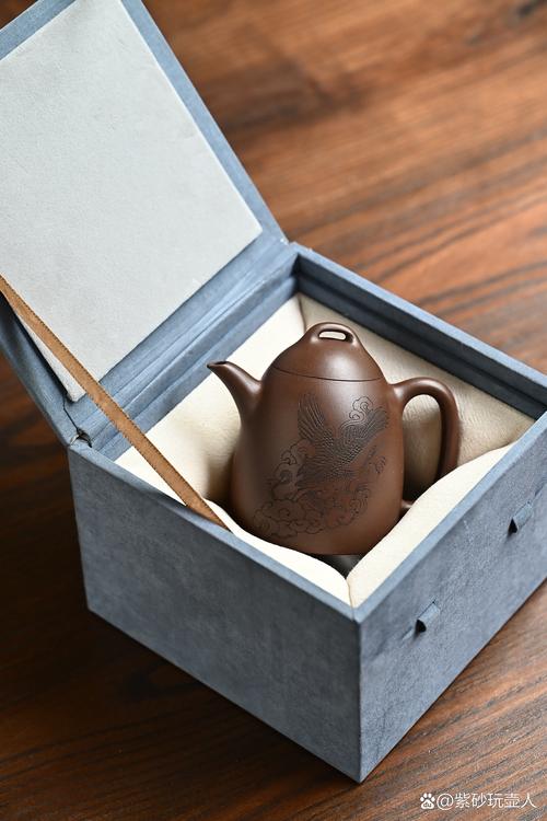 红泥紫砂壶和绿泥紫砂壶