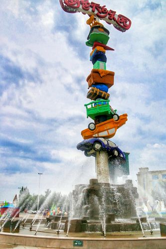 成都欢乐谷和国色天香哪个好玩