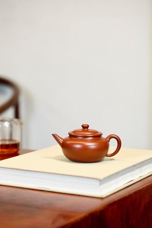 瓷壶和紫砂壶哪个喝茶好