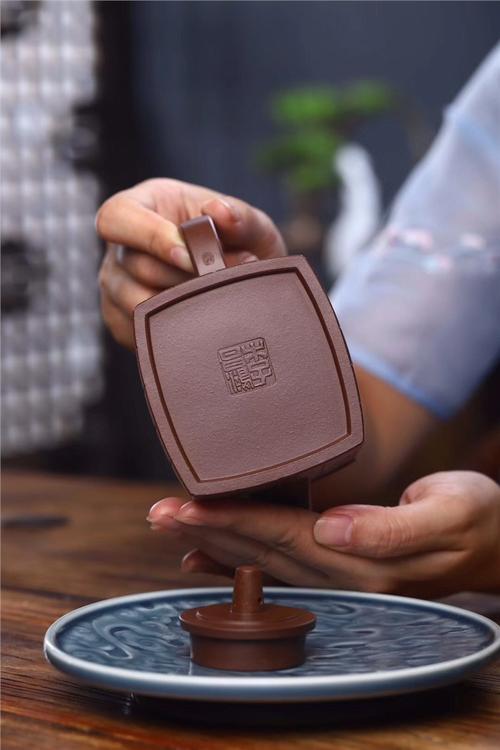 李昌鸿 青玉四方紫砂壶