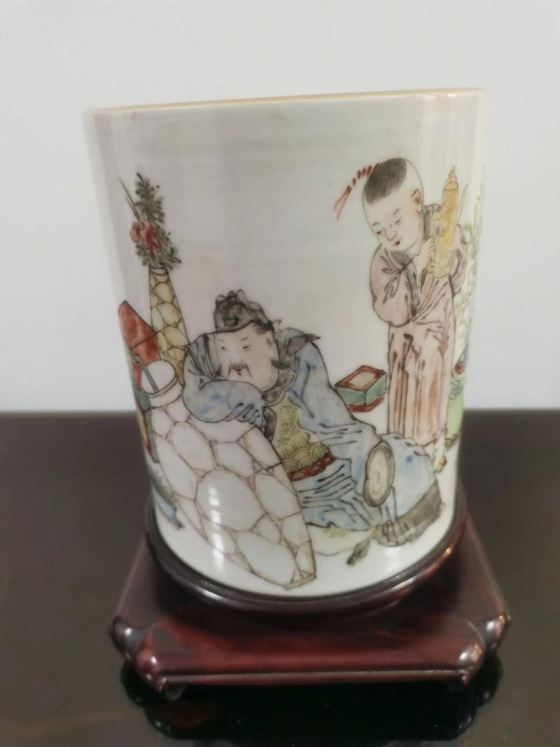 民国瓷器笔筒底部图片