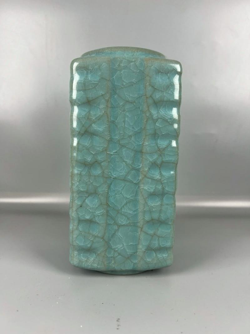 宋代汝窑瓷器正品小瓶