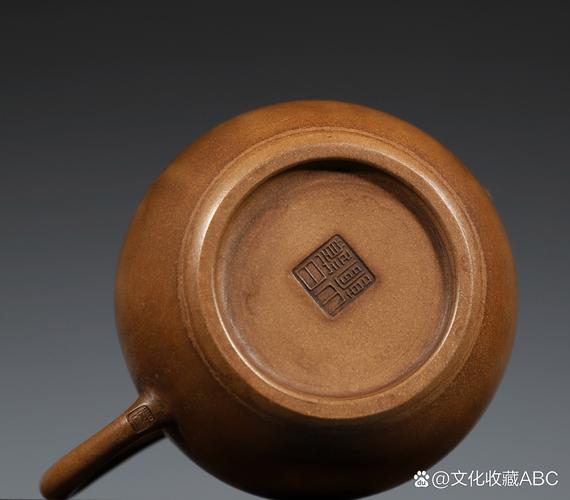 吴昌硕落款紫砂壶图片