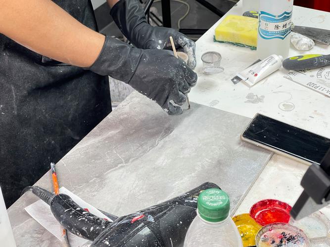 瓷器釉面划痕怎么消除