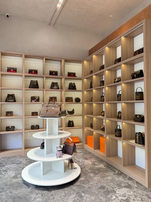 上海moschino专柜