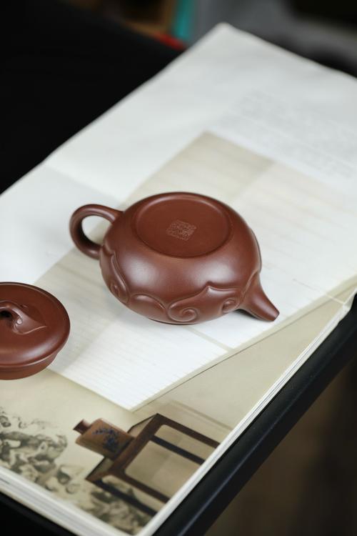 紫砂底款如意形紫砂壶