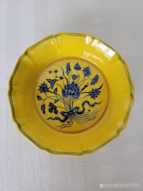 明代瓷器上画荷花图案