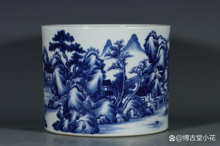 山青水秀图案瓷器笔筒