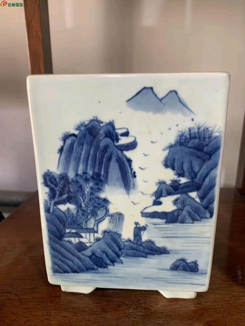 山青水秀图案瓷器笔筒