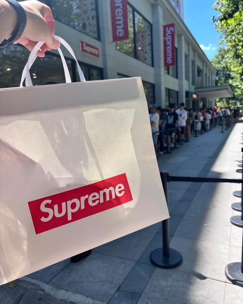 上海supreme实体店