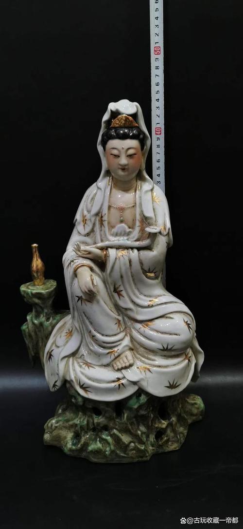 粉彩描金观音站相瓷器