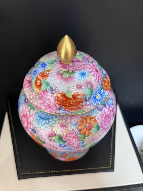 瓷器 色彩浓郁 描金