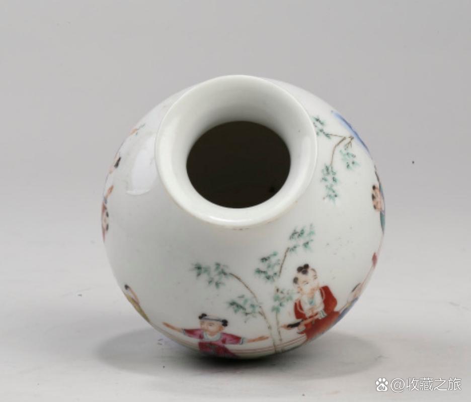 民国粉彩麟趾呈祥瓷器