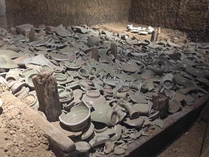 工人打碎瓷器1000