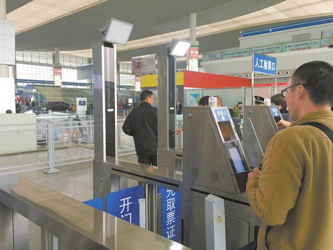 成都东站自动取票机在哪里