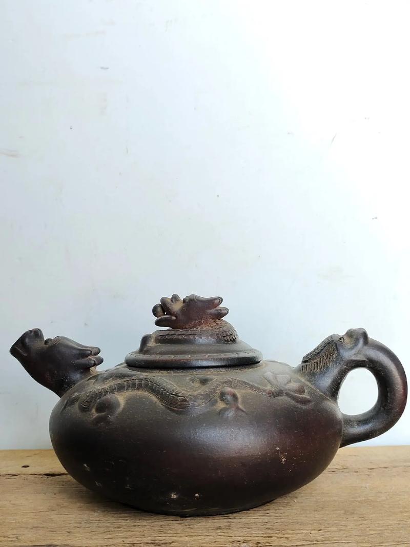 七十年代紫砂壶有龙头