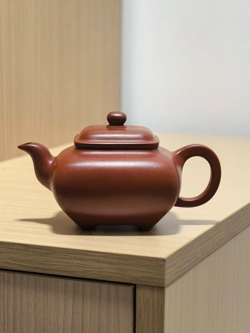 两百块钱的朱泥紫砂壶