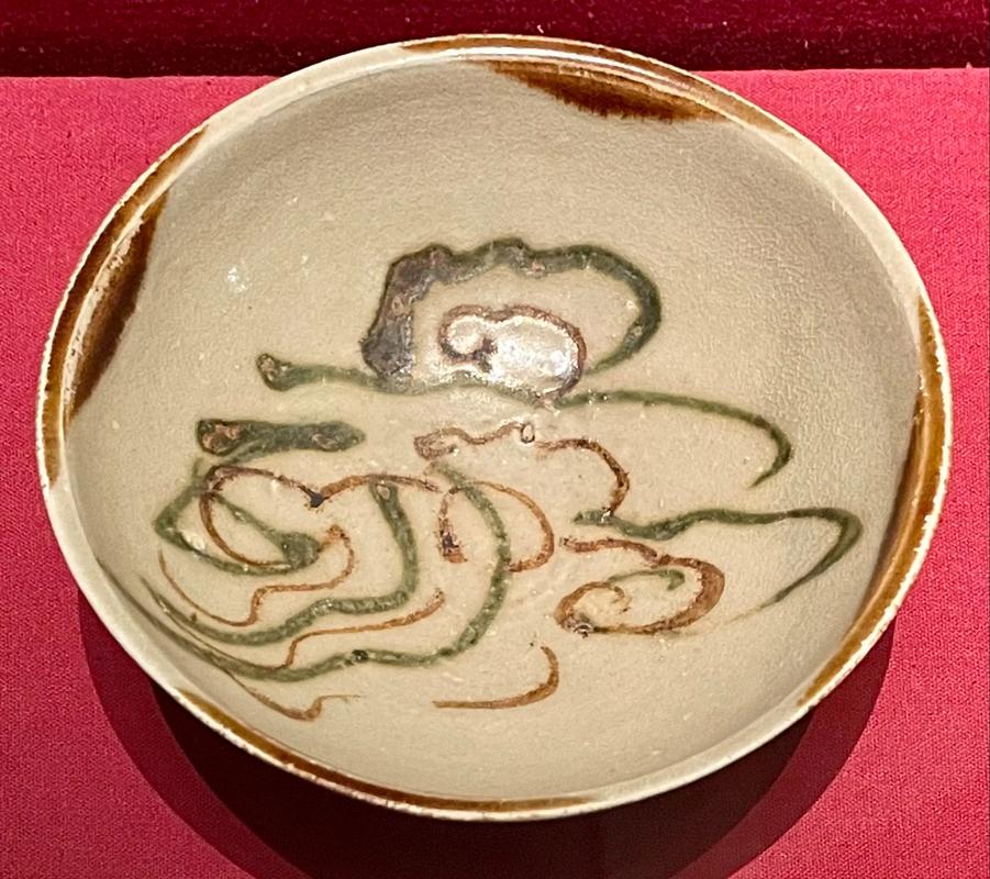 御用瓷器和长沙窑瓷器