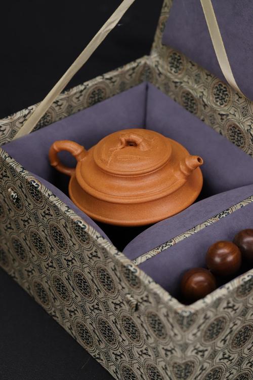 紫砂壶内的茶山掉一块