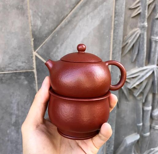 紫砂壶内的茶山掉一块