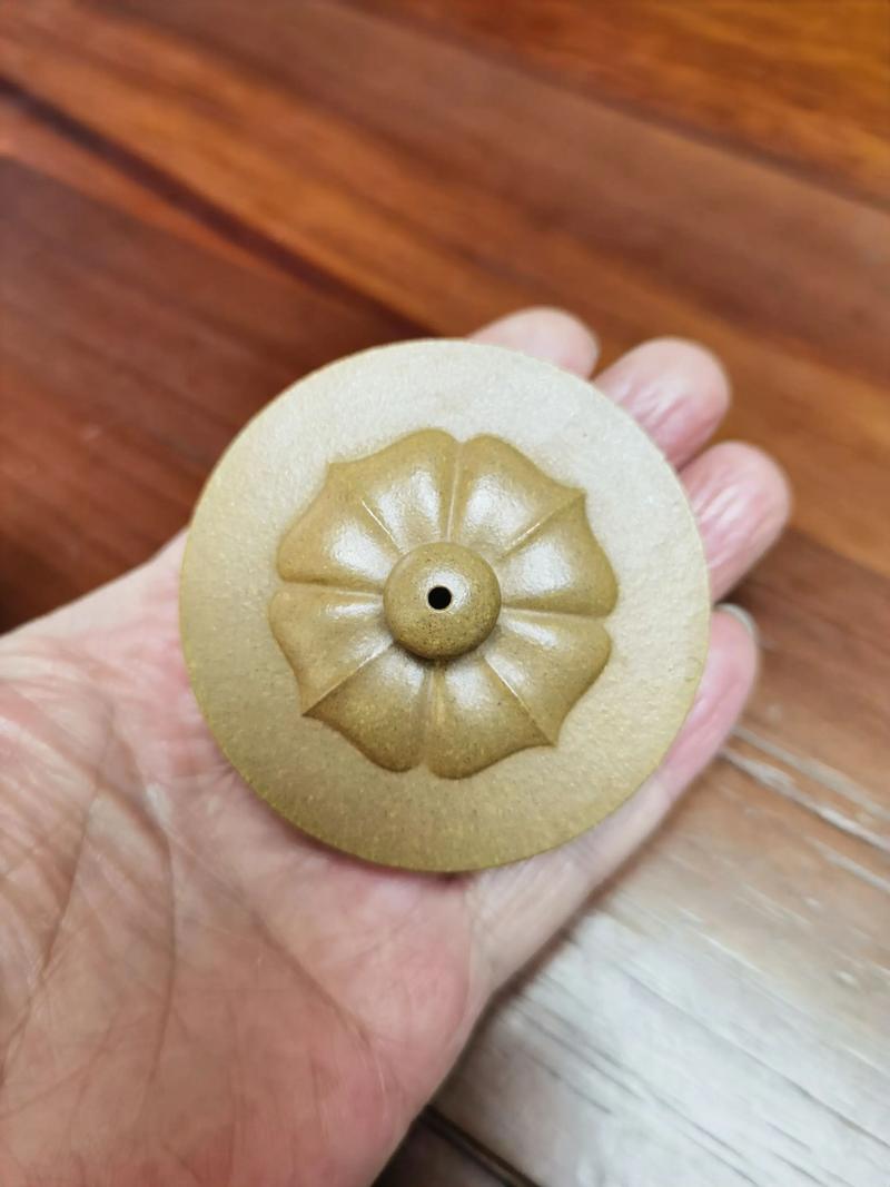 紫砂壶盖子碎两半修复