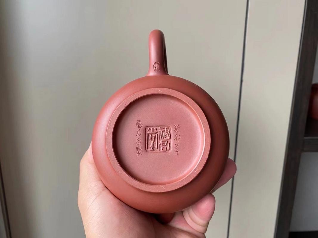 王福君与谭泉海紫砂壶