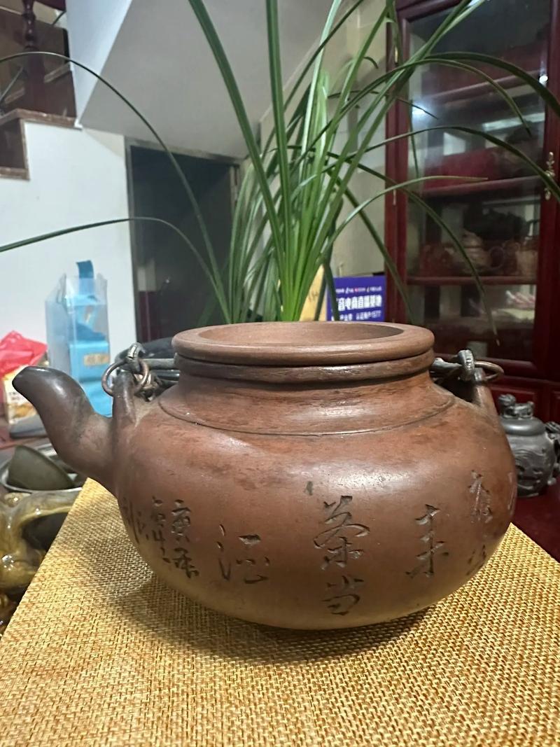 石生作梅兰竹菊紫砂壶