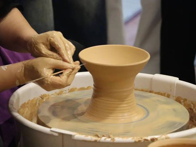 瓷器大师制造瓷器过程