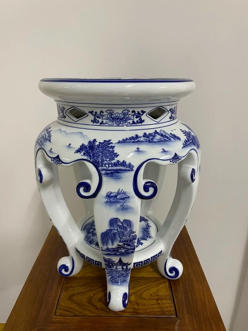 七十年代青花瓷器凳子