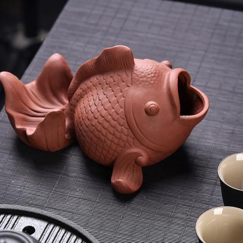 瓷器像鱼一样的烟灰缸