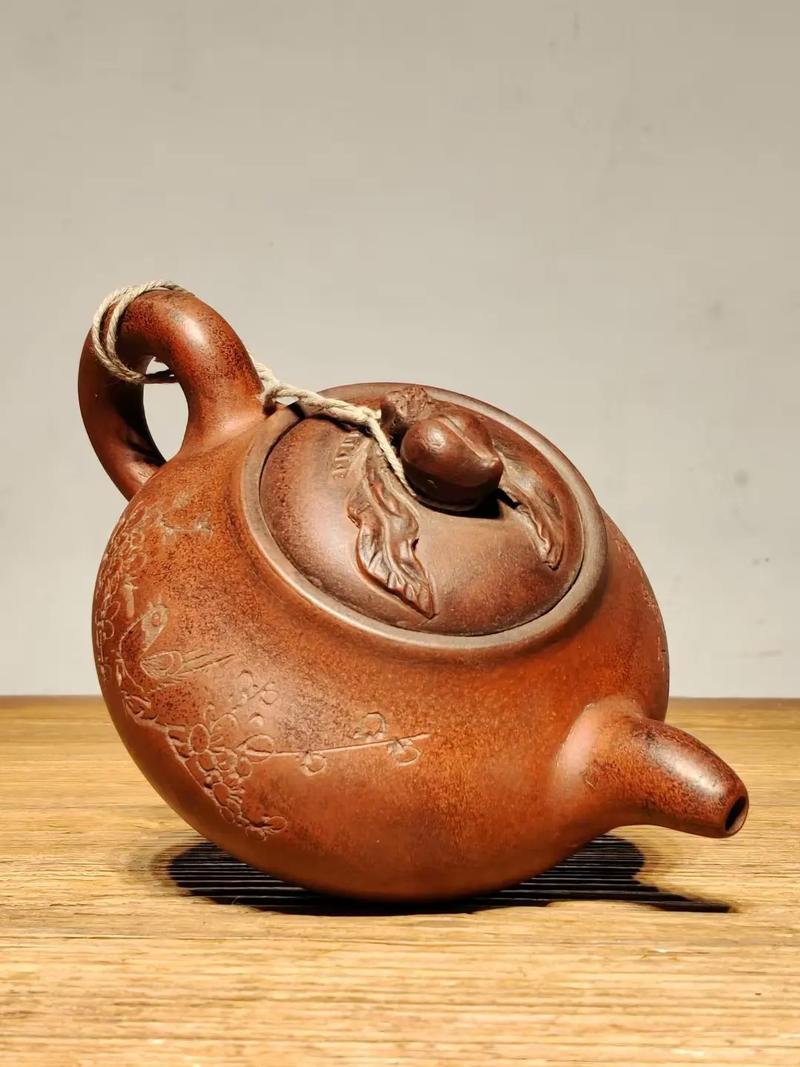 紫砂壶壶把突出一小片