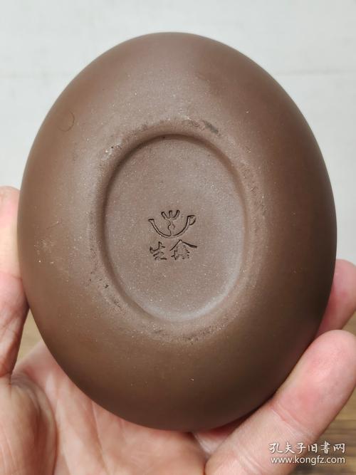 紫砂壶壶把突出一小片