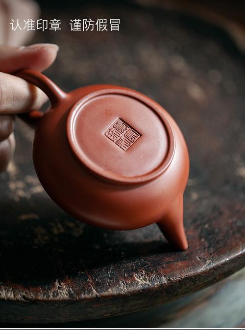 紫砂壶把手上有个张字