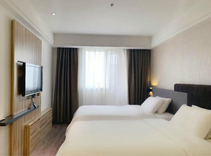 上海虹口足球场附近酒店