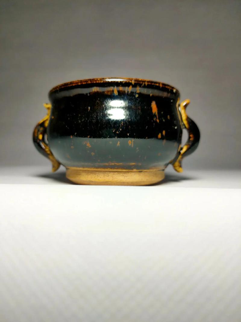 中国古代黑柚双耳瓷器