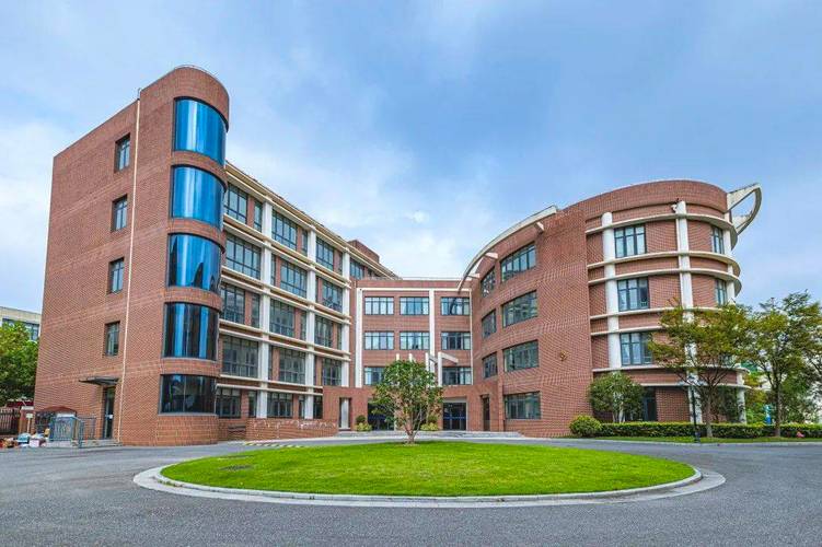 上海市曹杨二中附属学校