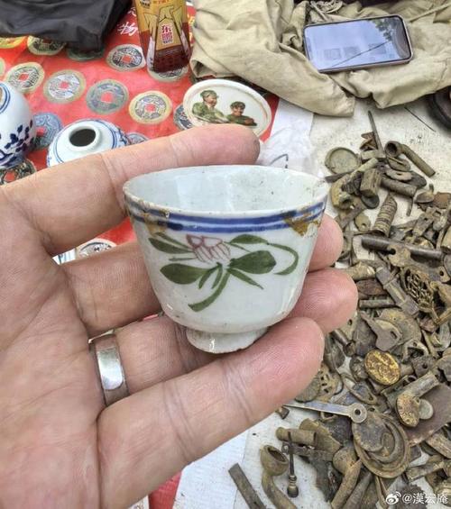 民国五彩瓷器图片介格