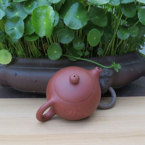 周婷紫砂壶底刻什么字