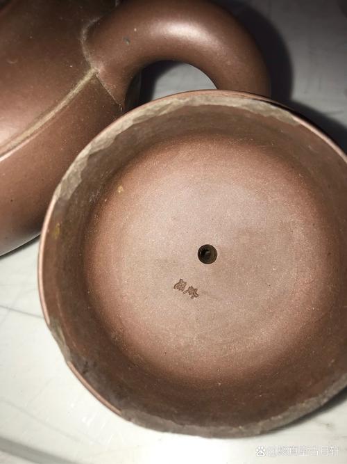 友廷款紫砂壶梅花底款