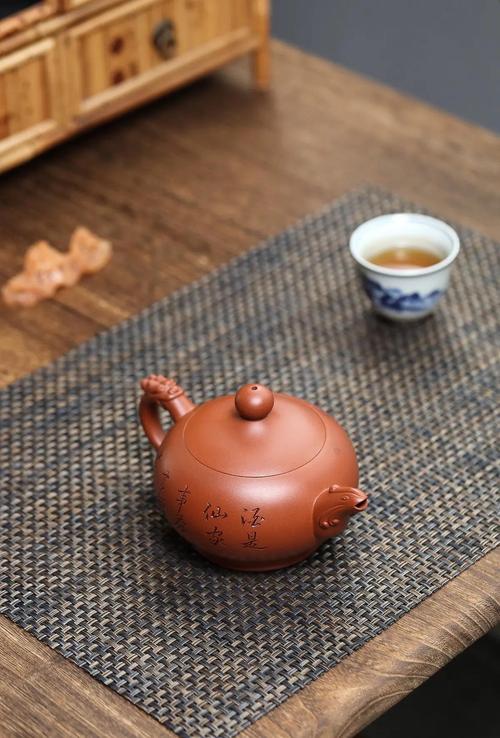 的紫砂壶龙凤呈祥图案