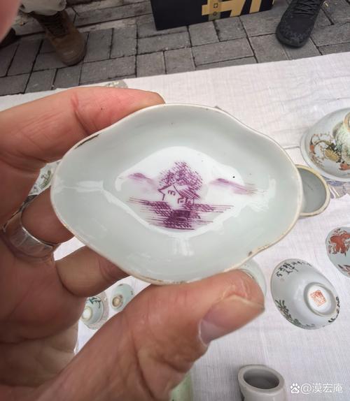 民国时期八个瓷器小盘