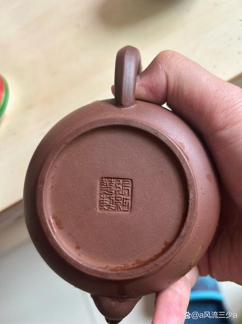 紫砂壶壶底有一层白色