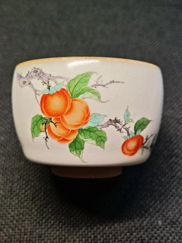 低温釉上彩瓷器的开片