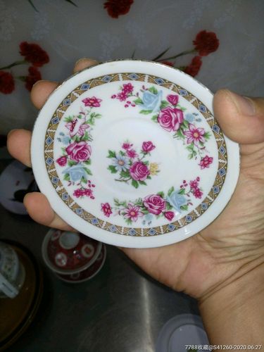 中国界牌瓷器八个碟子