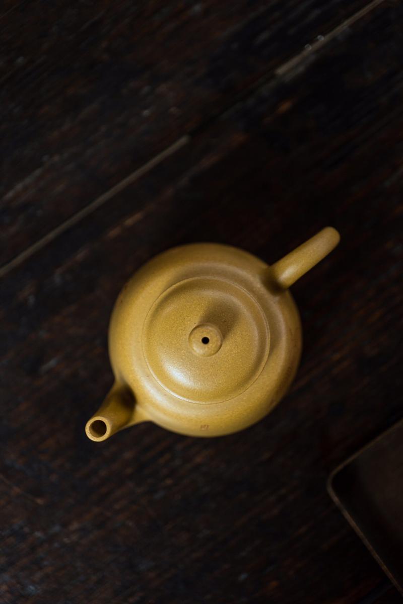 裴春燕紫砂壶黄金段泥