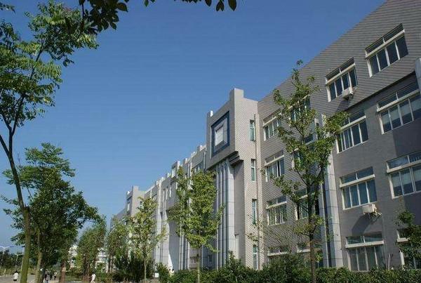 成都华夏旅游商务学校地址