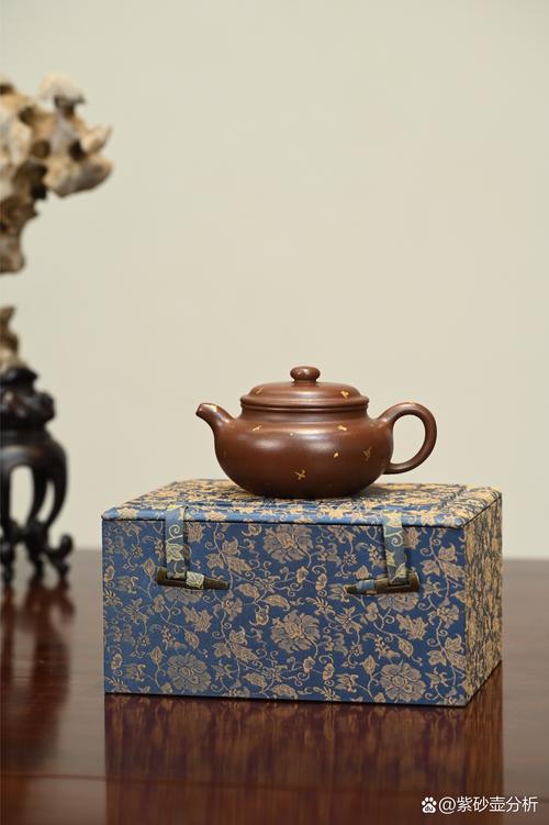 紫砂壶名家荆溪凌万兴